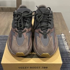 Yeezy Boost 700 Men's Shoes - Gray and Brown